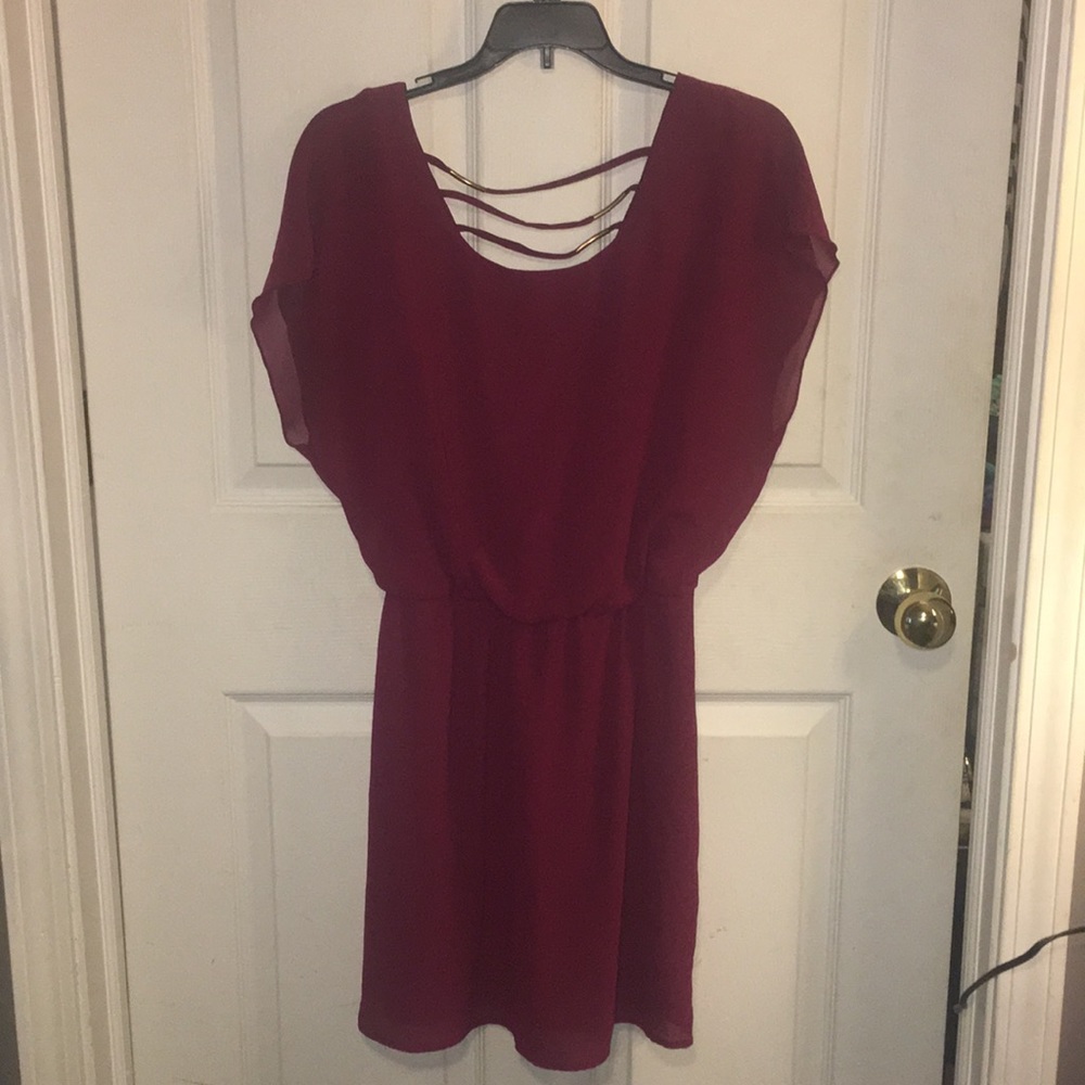 Cute dress with adorable back detail!